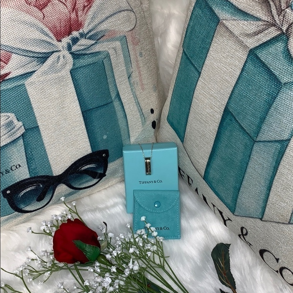 TIFFANY & CO 1837 STERLING SILVER OVAL LOOP PENDANT NECKLACE 16” POUCH GIFT SET